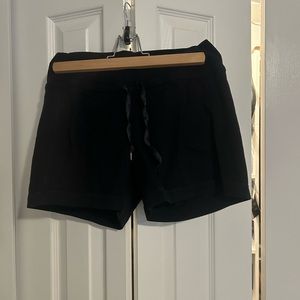 Lululemon Black workout shorts with drawstring - size 8